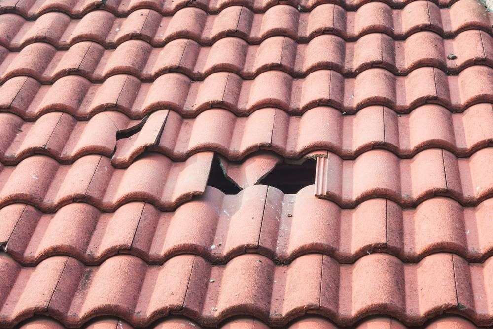 Schade aan dakpannen door storm